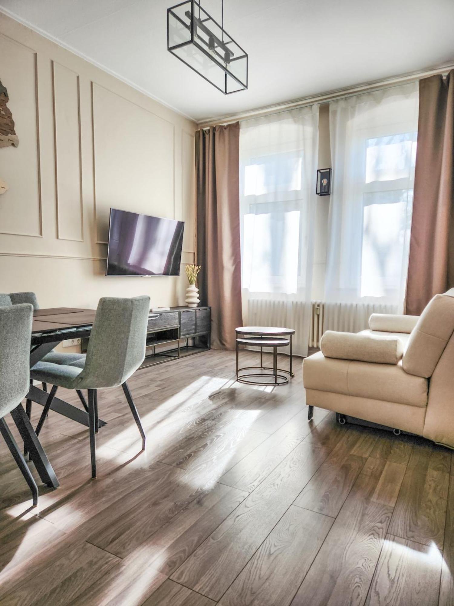 Geli Homes L1 - 2X Zimmer, 2X Kingsize Bett, 1 Bis 4 Personen, Parkplatz, Tv, Wifi, Top Kueche, Kaffee, Tee Lünen Buitenkant foto