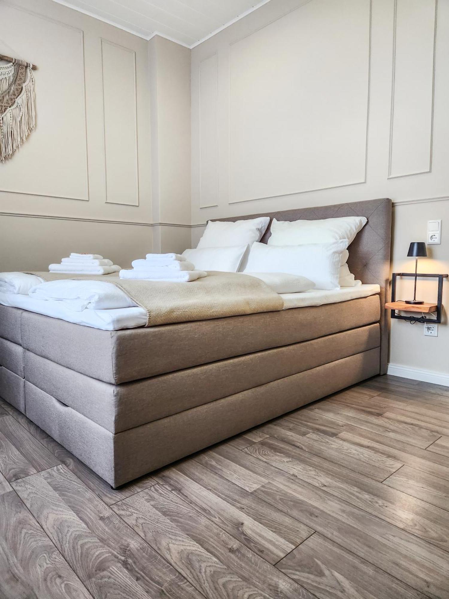 Geli Homes L1 - 2X Zimmer, 2X Kingsize Bett, 1 Bis 4 Personen, Parkplatz, Tv, Wifi, Top Kueche, Kaffee, Tee Lünen Buitenkant foto